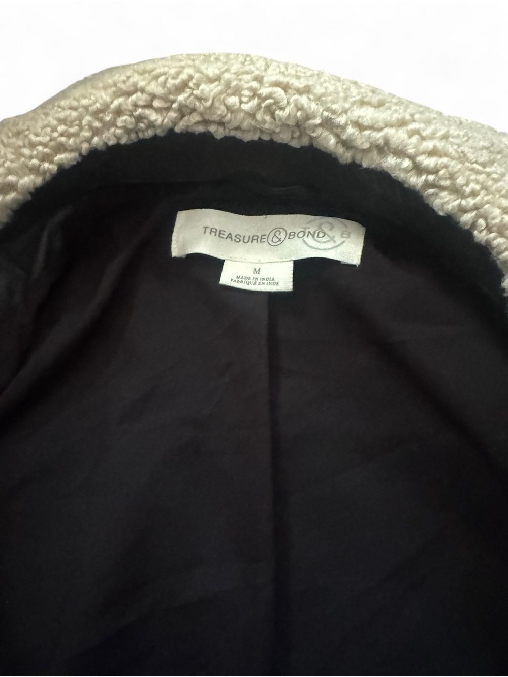 Black Leather Bomber / Cream Sherpa Collar
Bomber in EUC - Picture 6 of 7